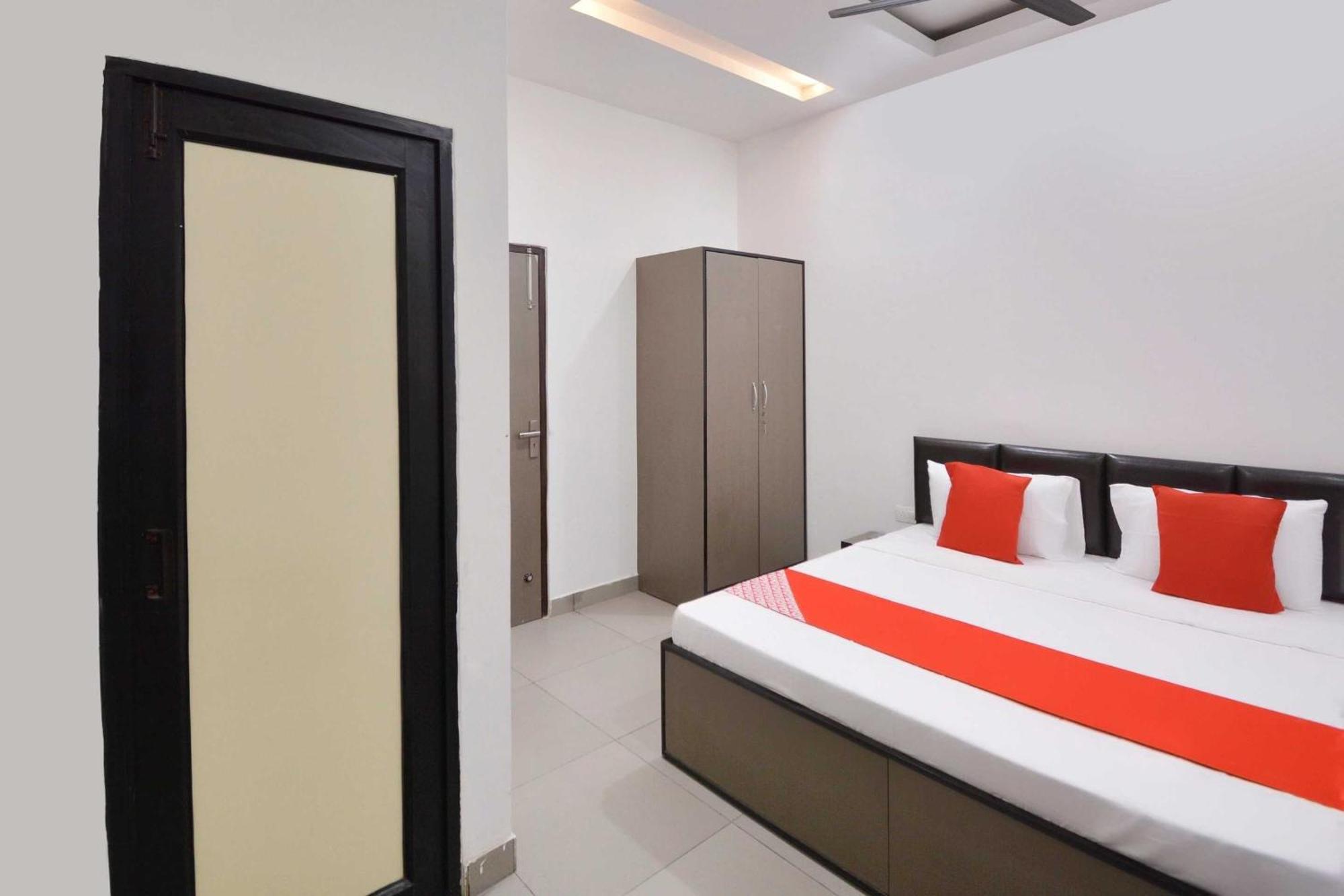 Hotel O White Solitaire Ludhiana Exterior foto