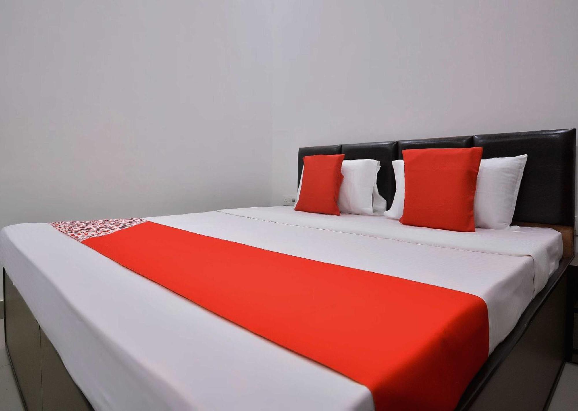 Hotel O White Solitaire Ludhiana Exterior foto
