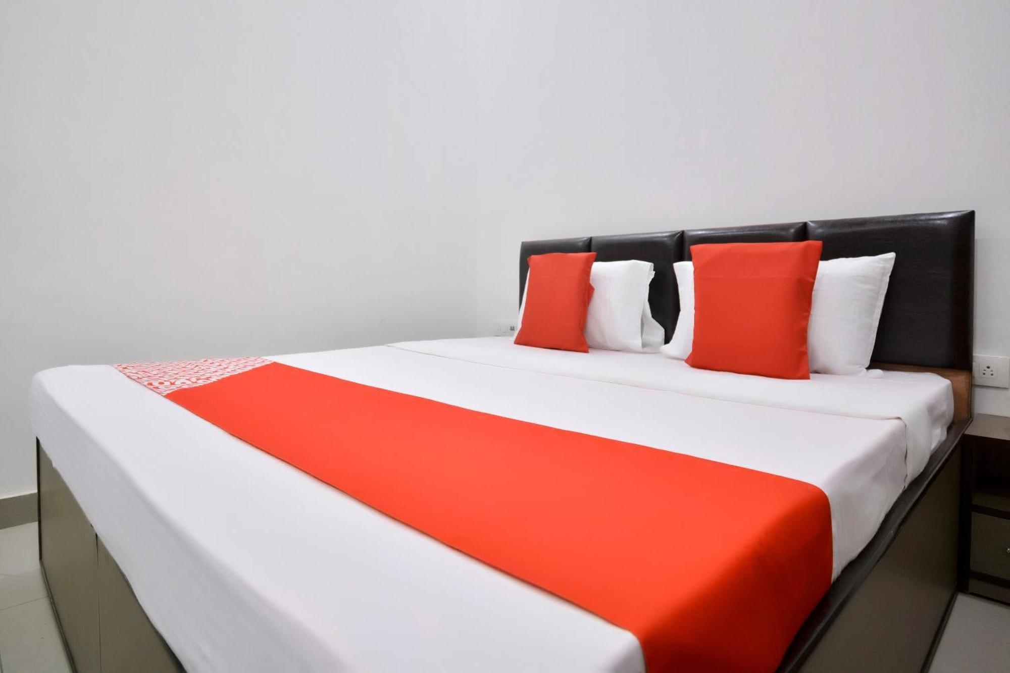 Hotel O White Solitaire Ludhiana Exterior foto