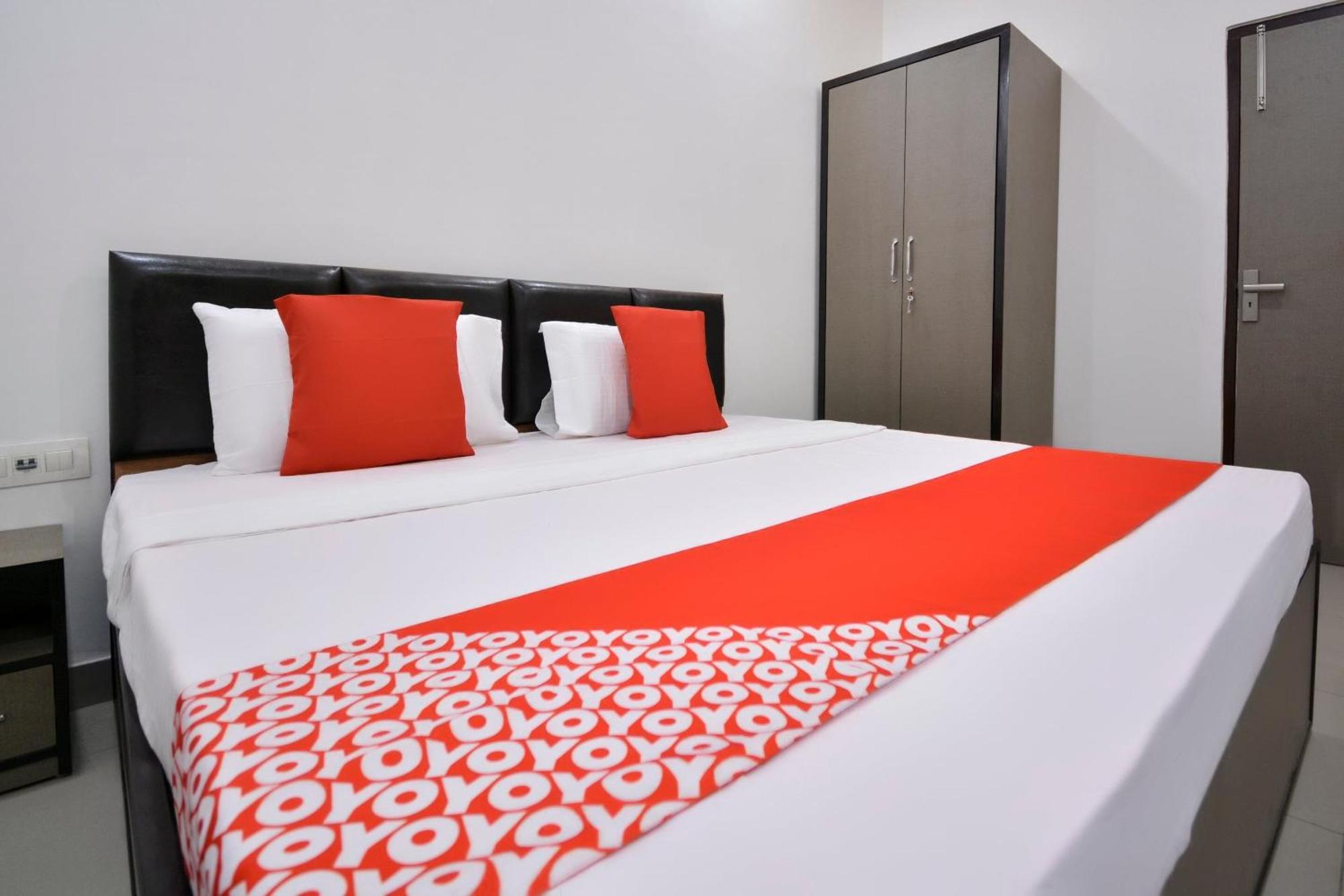 Hotel O White Solitaire Ludhiana Exterior foto